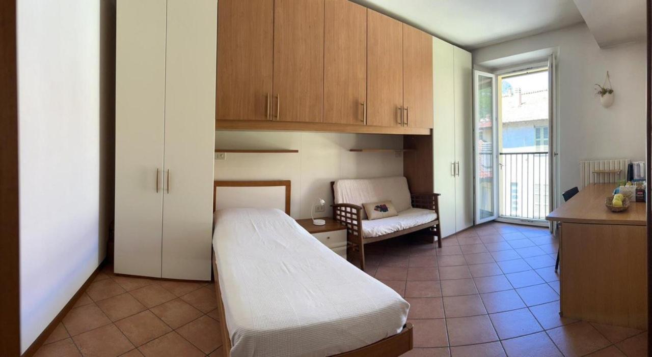 Lecco Only Females Guest House Luaran gambar